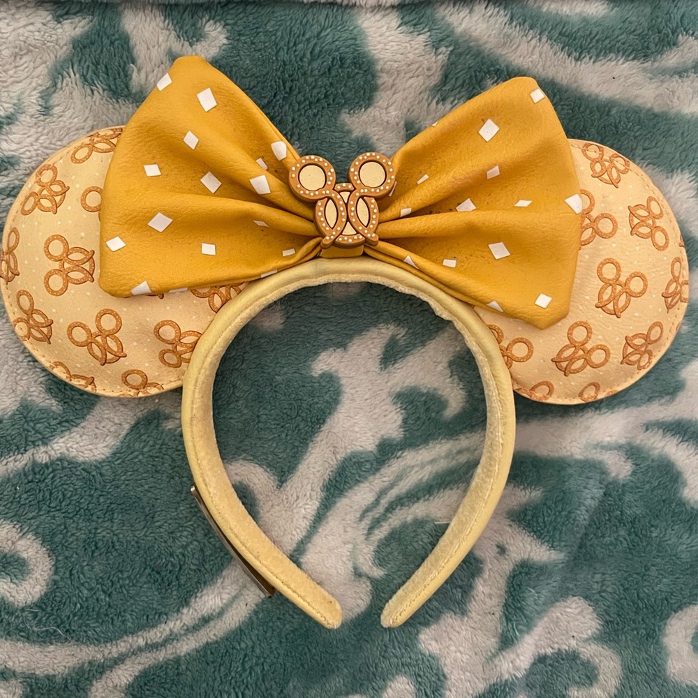 Minnie Mouse Pretzel Treats Disney Loungefly Ears Headband